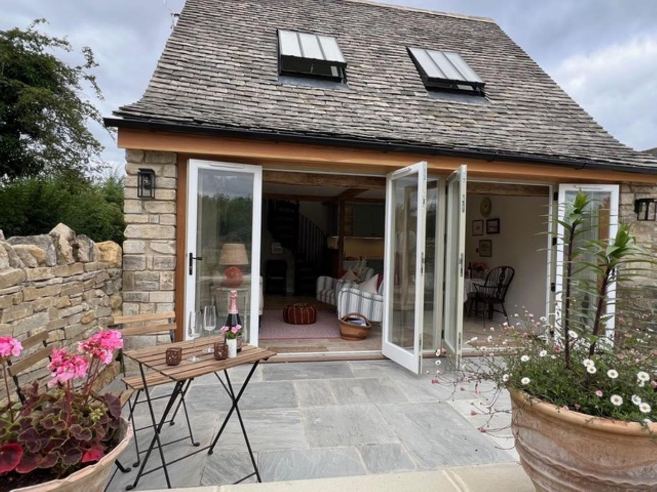 Idyllic Secluded Hideaway With Countryside Views On The Edge Of The Cotswolds Villa Hailey Exterior photo